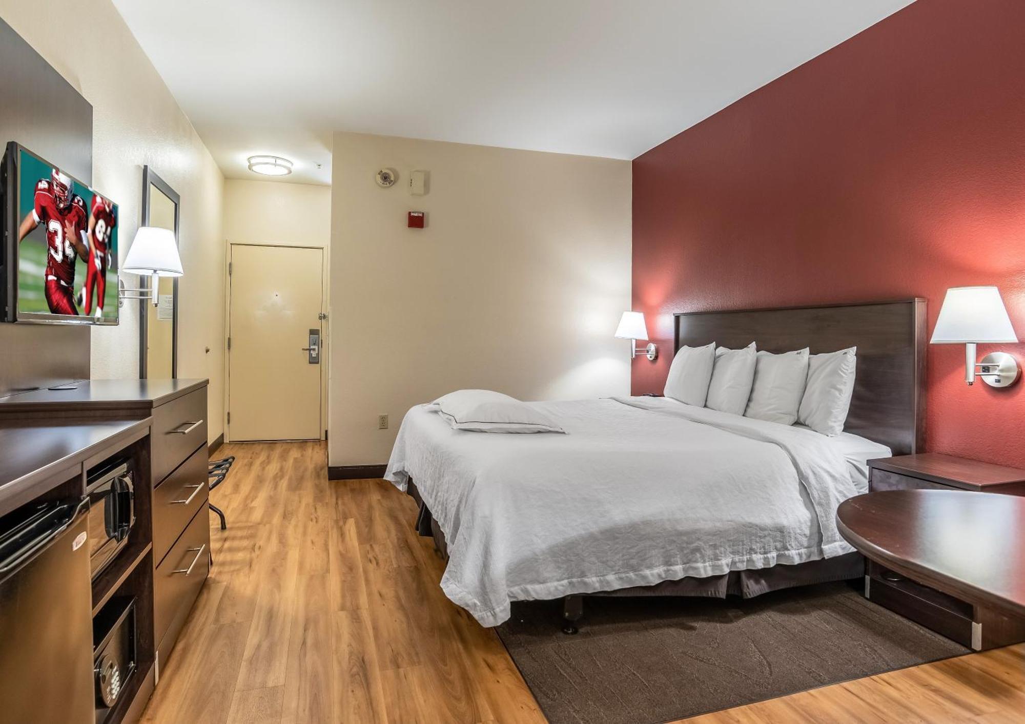 Premium King Room Smoke Upgraded Bedding Snack Box